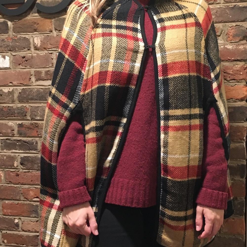 Reversible Cape - Picture 8 of 8